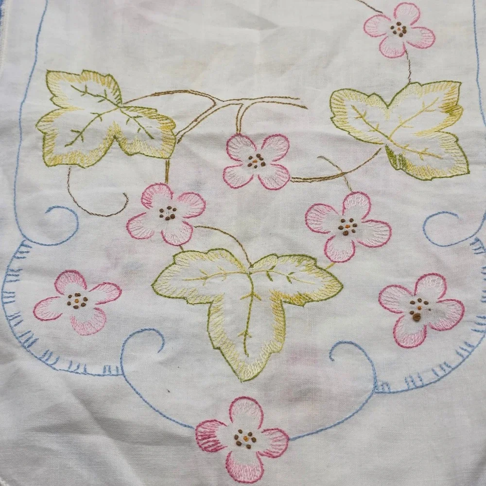 Cottagecore Dresser‎ Scarf White Pink Floral Hand Embroidered Vintage Runner